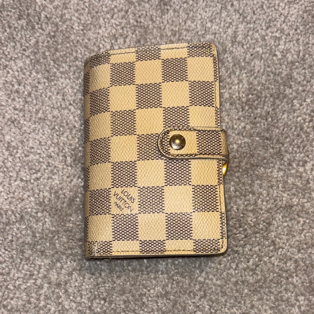 Louis Vuitton Damier Azur kiss lock wallet